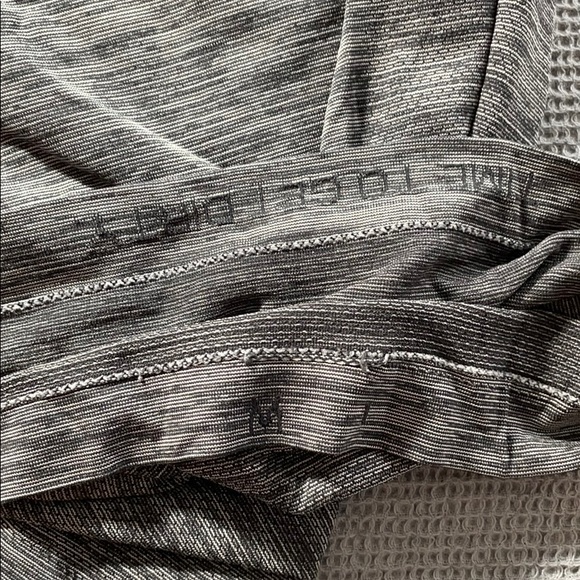 Men’s Lululemon T-shirt - Picture 4 of 4